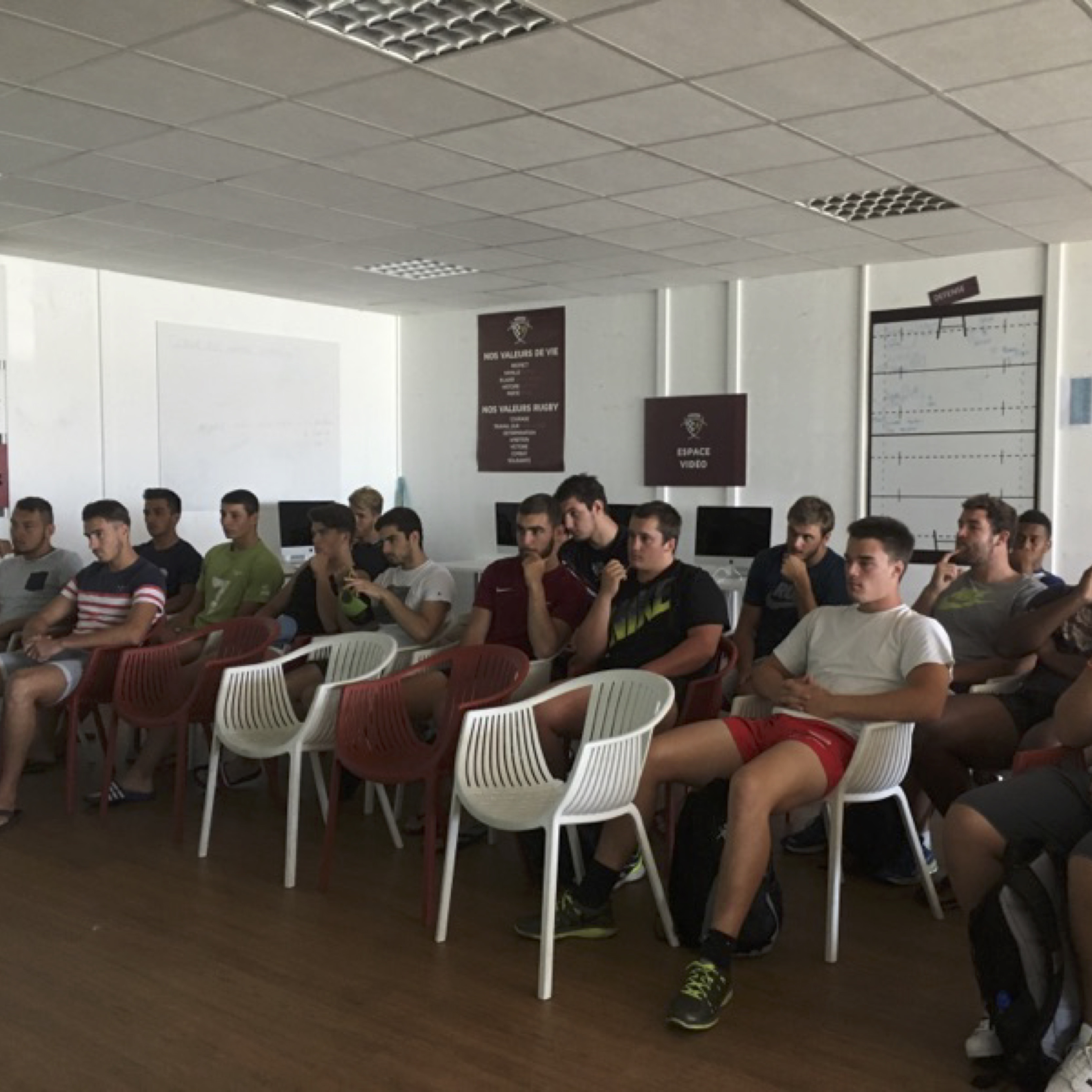 Présentation de rentrée dans la salle de vie